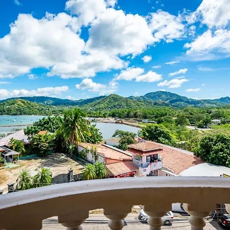 Birds-Eye Ocean View In Nicely Priced Top-Floor Unit In Flamingo