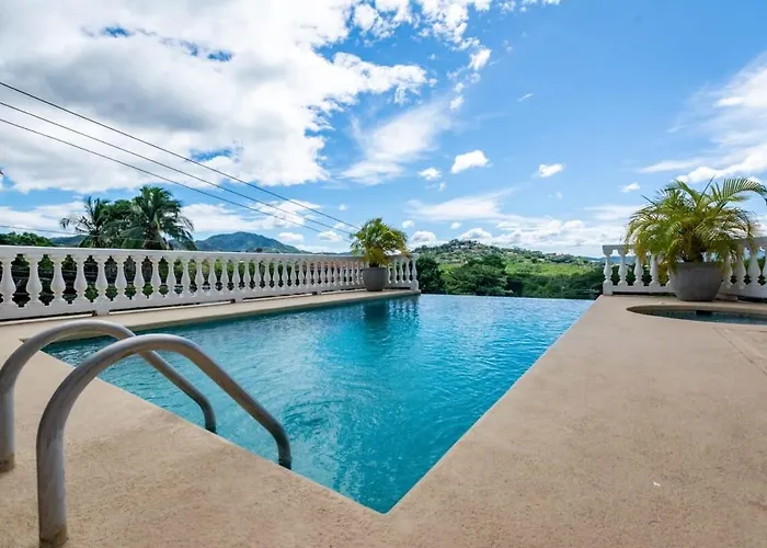 Top-floor With Sweeping Ocean, Mountain & Marina Views *
