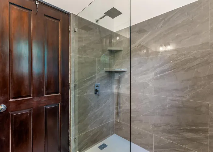 Top-floor With Sweeping Ocean, Mountain & Marina Views Casa vacanze