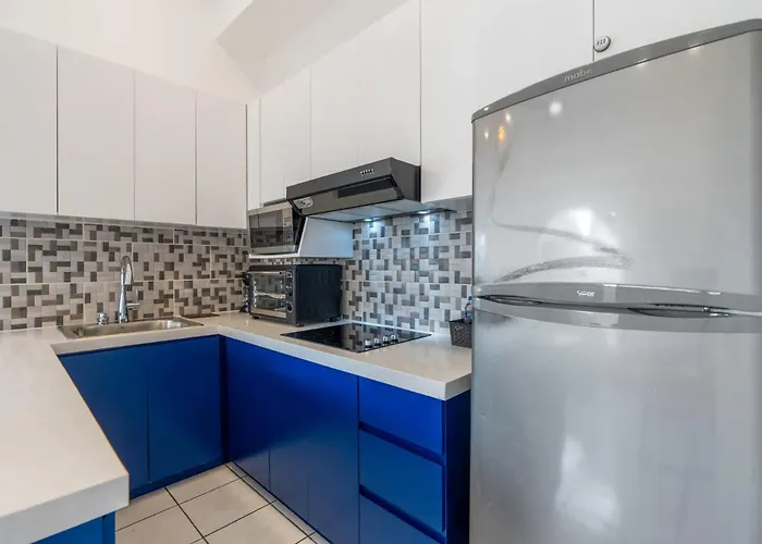 Casa vacanze Top-floor With Sweeping Ocean, Mountain & Marina Views *