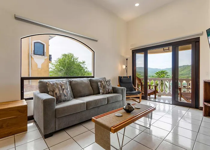 Top-floor With Sweeping Ocean, Mountain & Marina Views